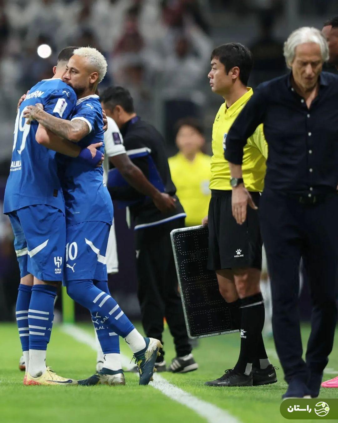 تصاویر | سه صحنه مهم از حضور کوتاه نیمار در بازی با استقلال؛ درگیری، مصدومیت و سماجت برای تصاحب پیراهن تصاویر | سه صحنه مهم از حضور کوتاه نیمار در بازی با استقلال؛ درگیری، مصدومیت و سماجت برای تصاحب پیراهن