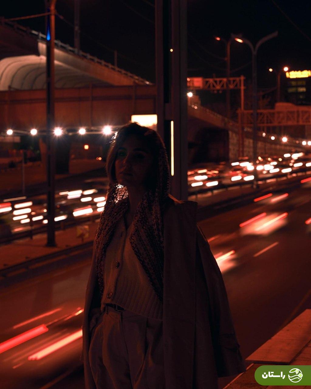 تصاویر تازه نگار نیکدل در دل شب و کنار بزرگراه تصاویر تازه نگار نیکدل در دل شب و کنار بزرگراه