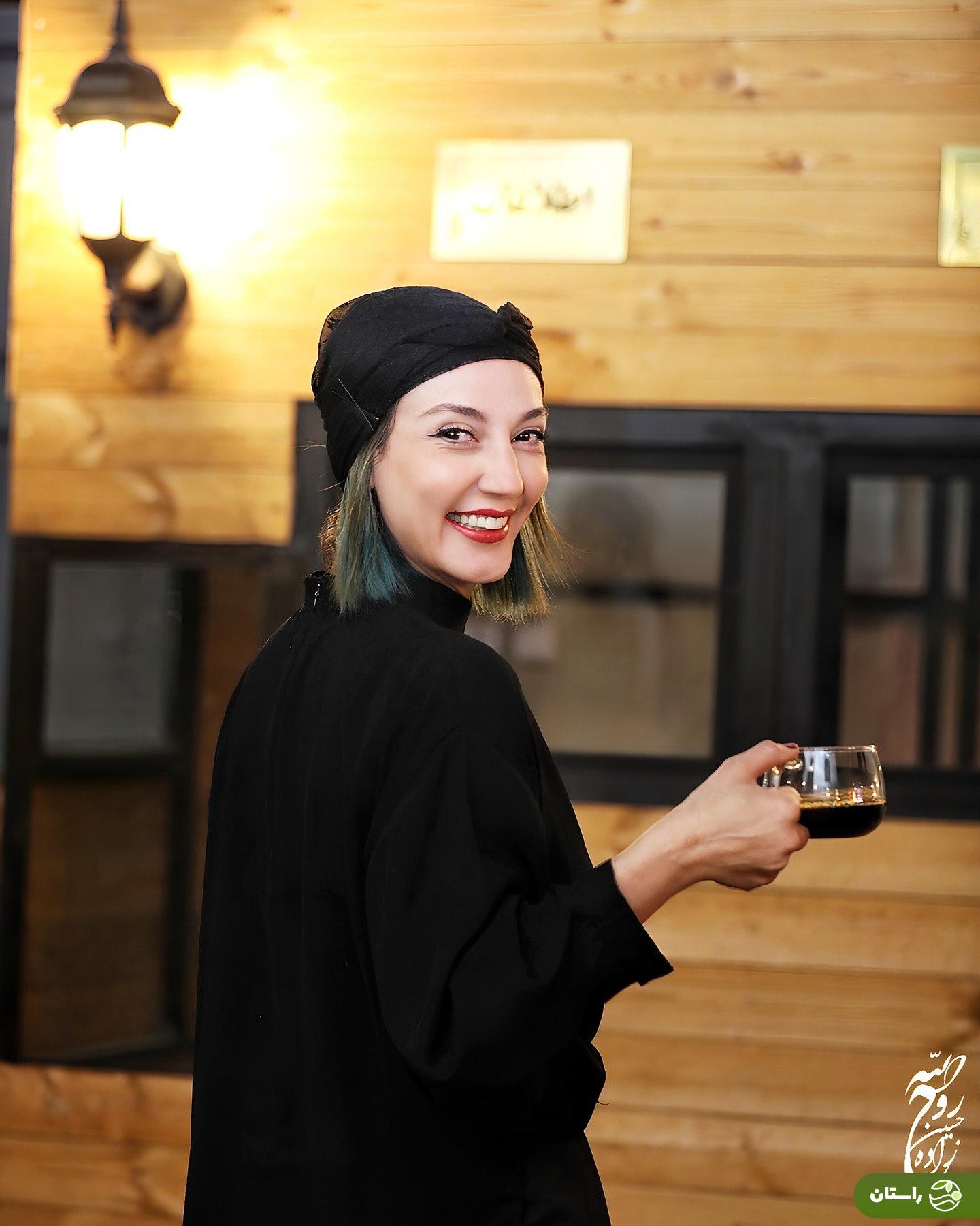 تصاویر | ژست‌های جذاب حدیث میرامینی در افتتاحیه نمایش بی پایانی