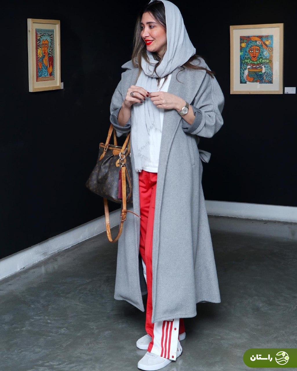 تصاویر | نیکی مظفری با تیپی عجیب در یک نمایشگاه نقاشی تصاویر | نیکی مظفری با تیپی عجیب در یک نمایشگاه نقاشی