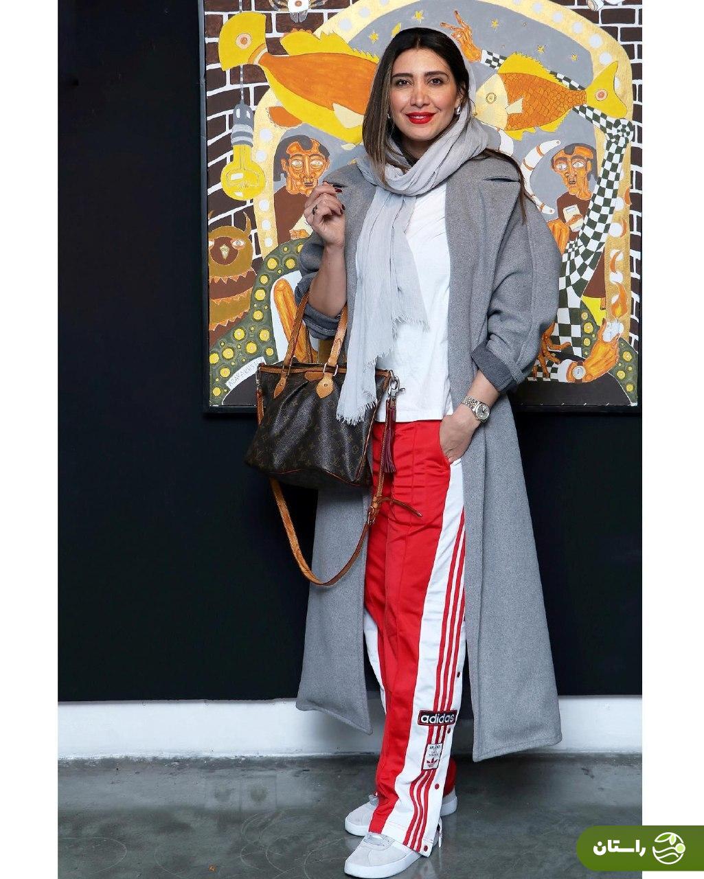 تصاویر | نیکی مظفری با تیپی عجیب در یک نمایشگاه نقاشی تصاویر | نیکی مظفری با تیپی عجیب در یک نمایشگاه نقاشی