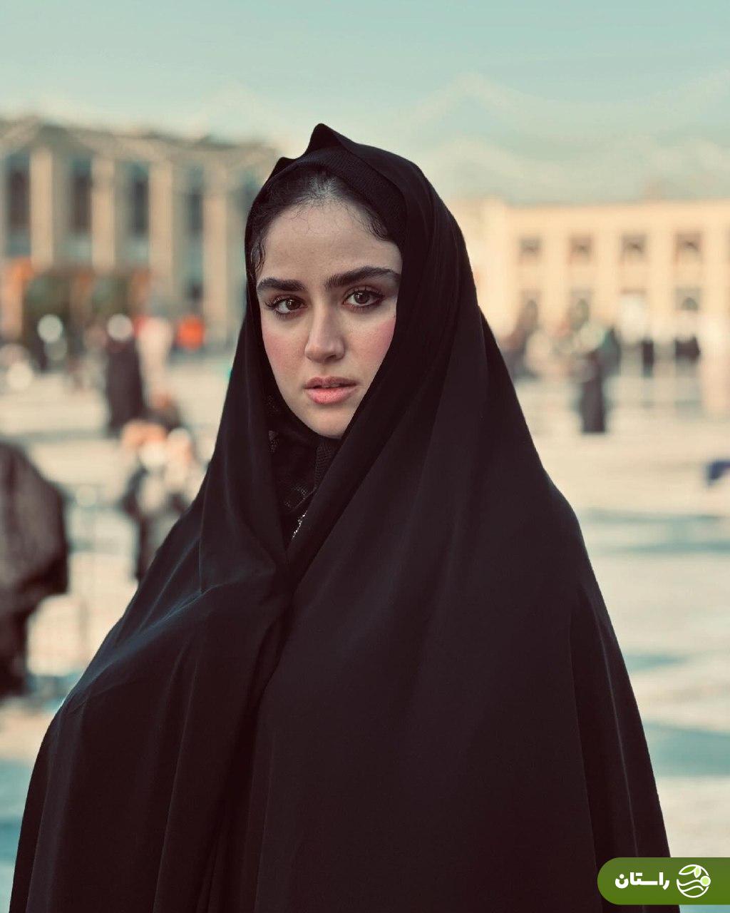 تصاویر جدید «لیلا» سریال «همه چیز آنجاست» در حرم امام رضا تصاویر جدید «لیلا» سریال «همه چیز آنجاست» در حرم امام رضا