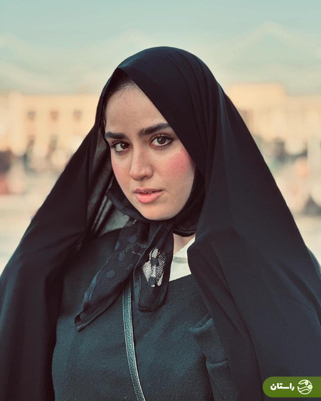 تصاویر جدید «لیلا» سریال «همه چیز آنجاست» در حرم امام رضا تصاویر جدید «لیلا» سریال «همه چیز آنجاست» در حرم امام رضا