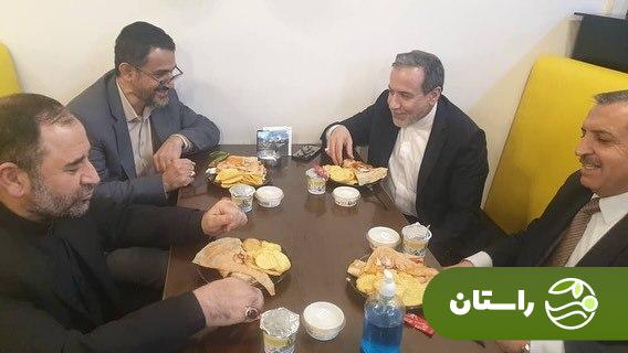 تصاویر | حضور عراقچی در رستوانی در دمشق و سلفی سوریها با او تصاویر | حضور عراقچی در رستوانی در دمشق و سلفی سوریها با او