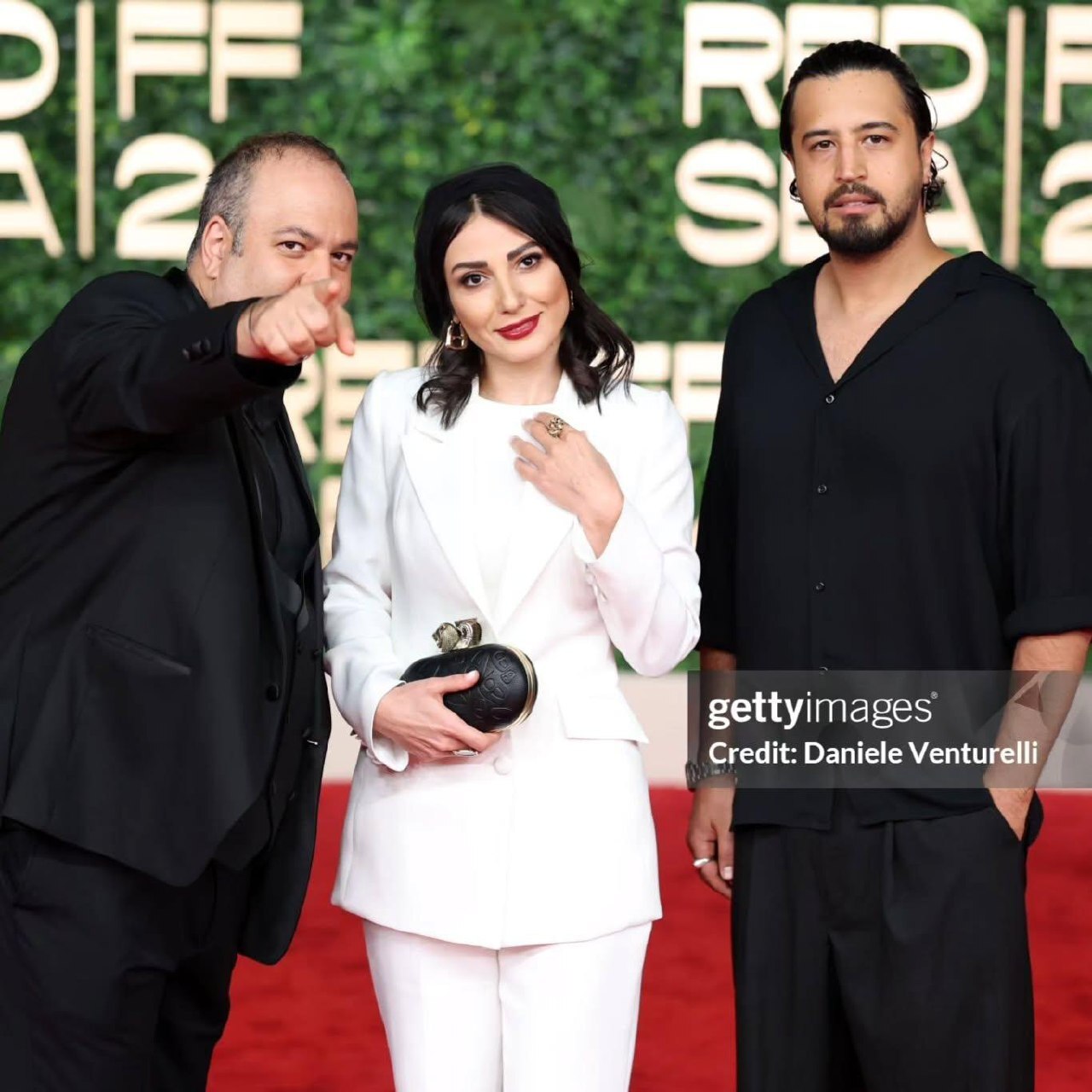 تصاویری از مهرداد صدیقیان، سمیرا حسن‌پور و علی اوجی روی فرش قرمز فستیوال فیلم دریای سرخ