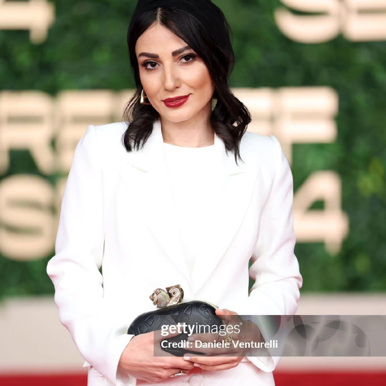 تصاویری از مهرداد صدیقیان، سمیرا حسن‌پور و علی اوجی روی فرش قرمز فستیوال فیلم دریای سرخ