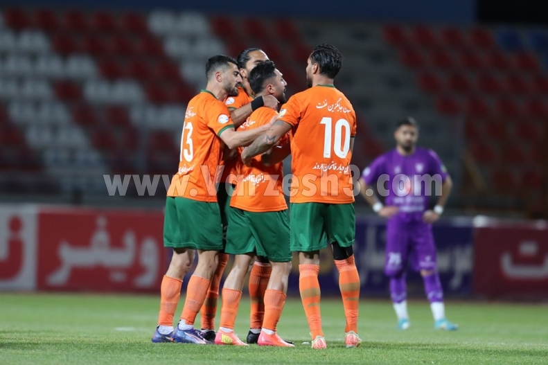 تصاویر | عصبانیت شدید فرشید اسماعیلی و عجیب‌ترین مصدومیت فوتبال ایران