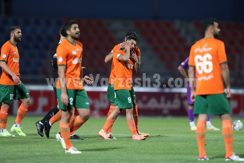 تصاویر | عصبانیت شدید فرشید اسماعیلی و عجیب‌ترین مصدومیت فوتبال ایران