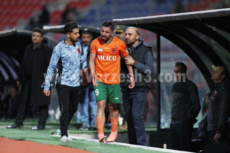 تصاویر | عصبانیت شدید فرشید اسماعیلی و عجیب‌ترین مصدومیت فوتبال ایران