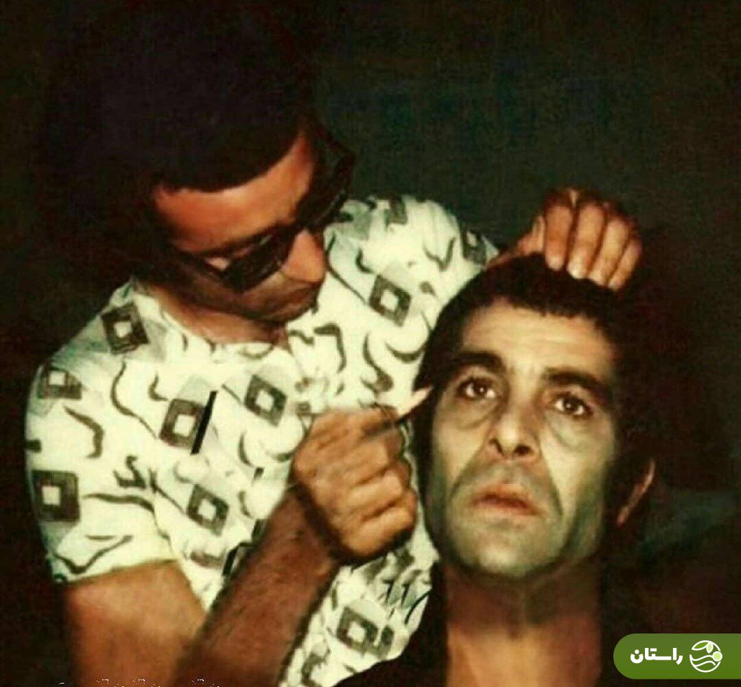 عکس | تونل زمان؛ عبدالله اسکندری در حال گریم بهروز وثوقی برای گوزن‌ها در سال ۱۳۵۳
