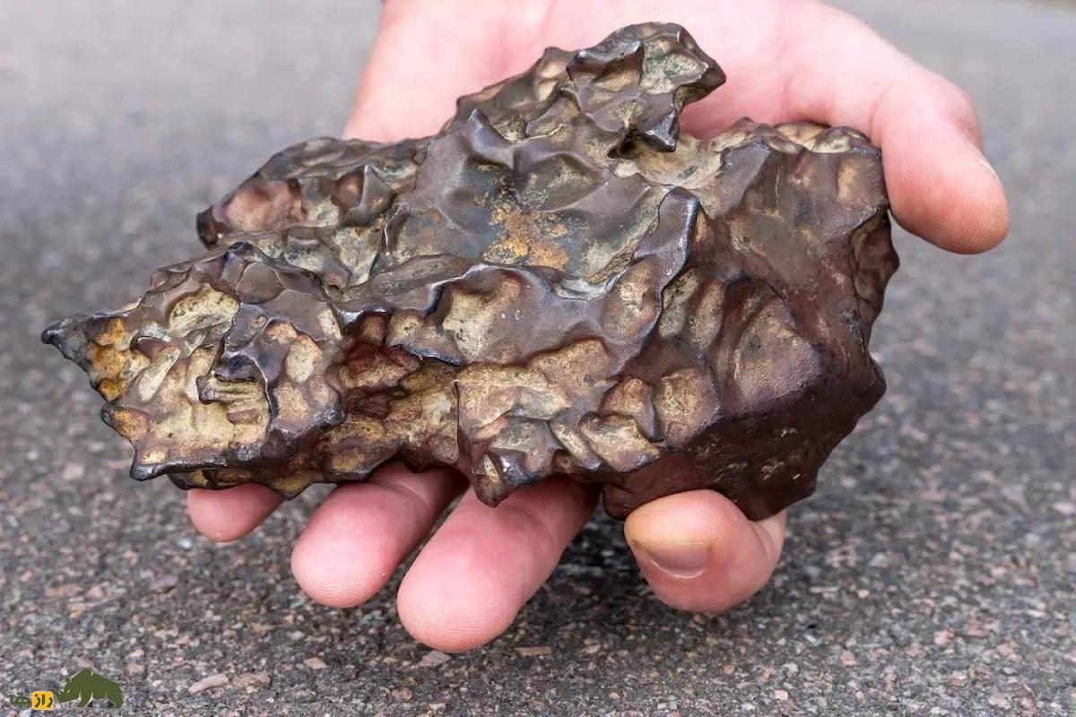 قیمت شهاب سنگی که به خانه نقی در سریال پایتخت خورد چقدر است؟ و کجای ایران بیشترین شهاب سنگ را دارد؟ قیمت شهاب سنگی که به خانه نقی در سریال پایتخت خورد چقدر است؟ و کجای ایران بیشترین شهاب سنگ را دارد؟