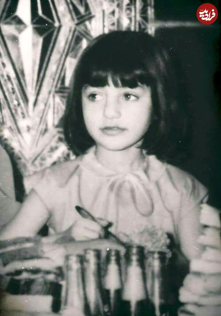 عکس | تونل زمان؛ «گوگوش» در کودکی در حال غذا خوردن در رستورانی در تهران دهه ۳۰ عکس | تونل زمان؛ «گوگوش» در کودکی در حال غذا خوردن در رستورانی در تهران دهه ۳۰