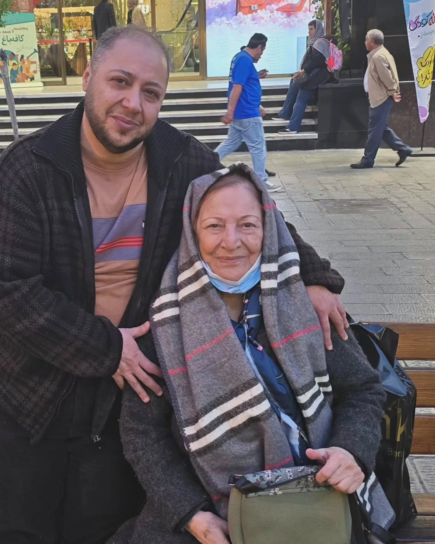 عکس | مازیار لرستانی برای اولین بار تصویری از مادرش را منتشر کرد