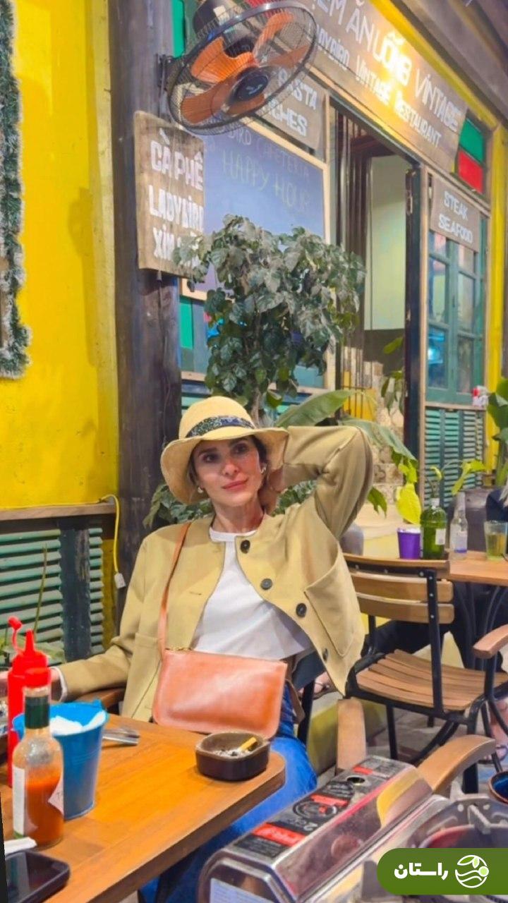 عکس | استایل جذاب سحر دولتشاهی در یک کافه