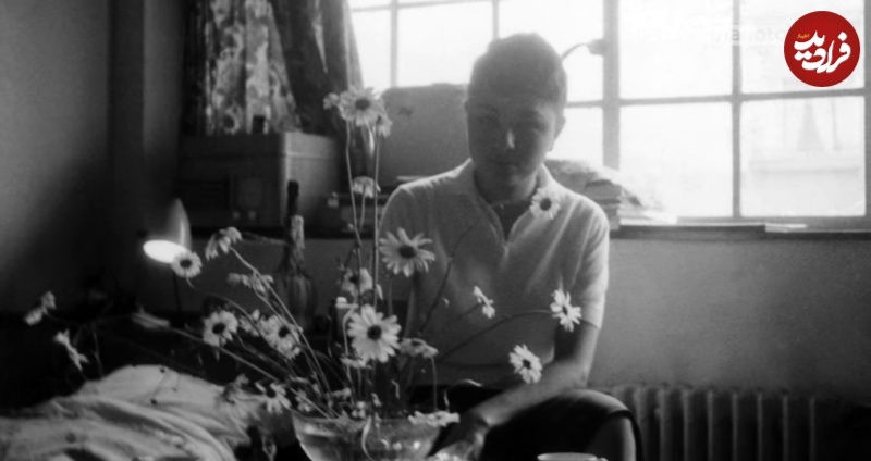 عکس |  تونل زمان؛ «فرح» ۱۹ ساله در اتاق دانشجویی‌اش در پاریس؛ سال ۱۳۳۶