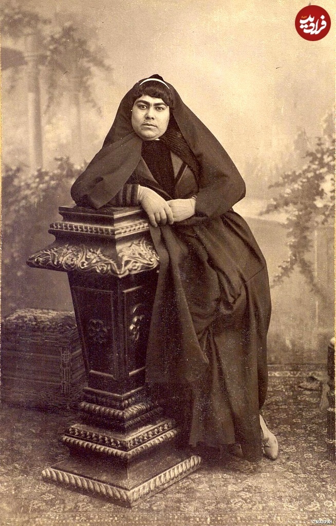 عکس | تونل زمان؛ «عالیه خانم» روی پلّکان قصر و «شیر و خورشید» در سنپترزبورگ عکس | تونل زمان؛ «عالیه خانم» روی پلّکان قصر و «شیر و خورشید» در سنپترزبورگ