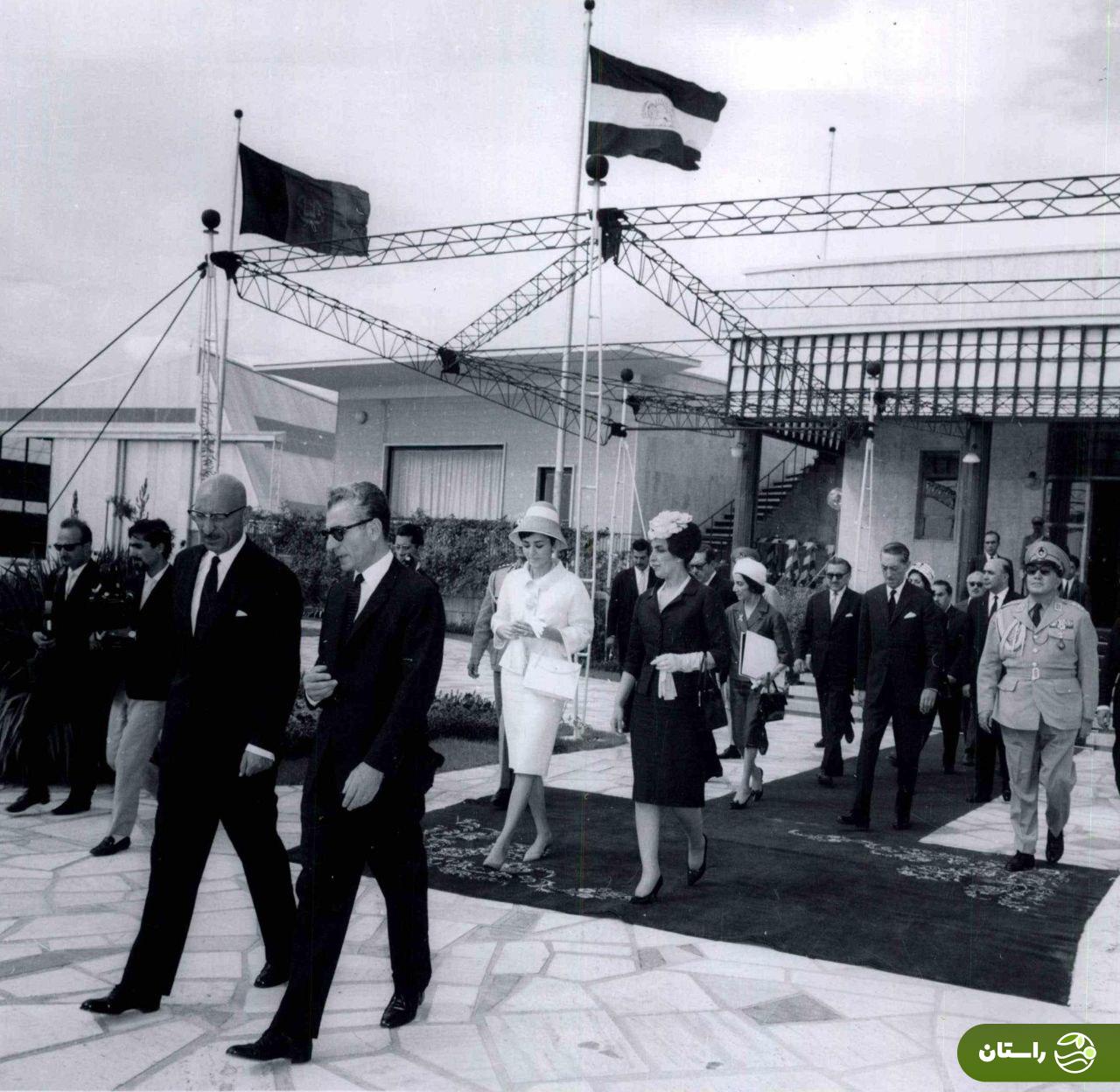 عکس | تونل زمان؛ استقبال «شاه و فرح» از ظاهرشاه و همسرش ملکه حمیرا در سال ۱۳۴۲