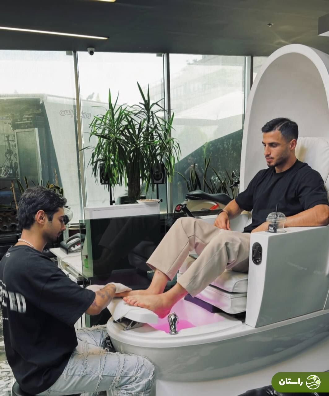 تصاویر جنجالی علی علیپور در سالن پدیکور و مانیکور تصاویر جنجالی علی علیپور در سالن پدیکور و مانیکور