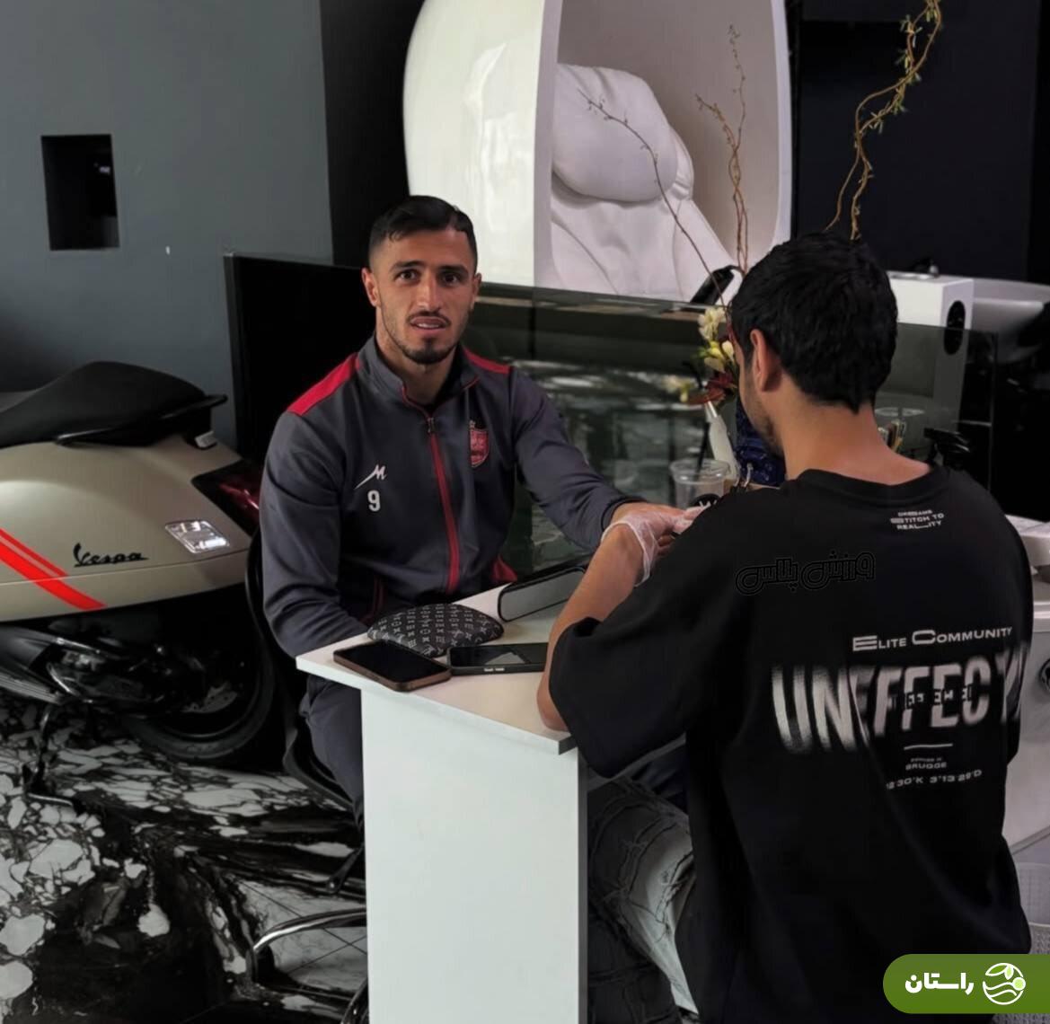 تصاویر جنجالی علی علیپور در سالن پدیکور و مانیکور تصاویر جنجالی علی علیپور در سالن پدیکور و مانیکور