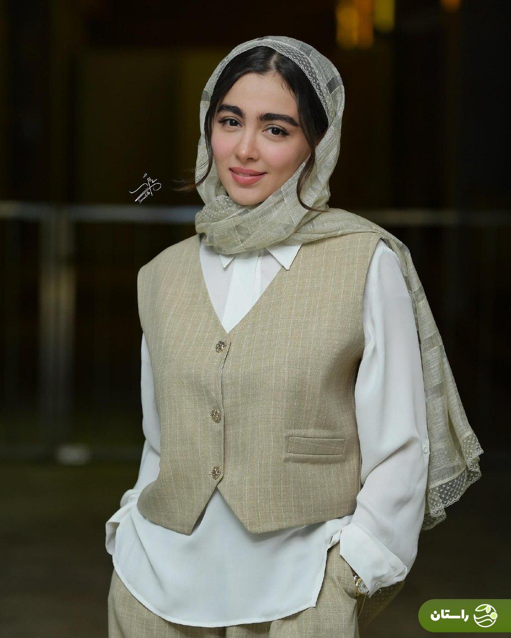 عکس چهار نفره سارا و نیکا و رحمان و رحیم در اکران آخرین قسمت پایتخت ۷