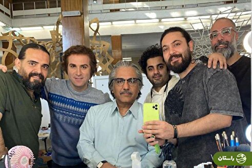 عکس | مهران مدیری و تینا پاکروان در پشت صحنه سریال تاسیان