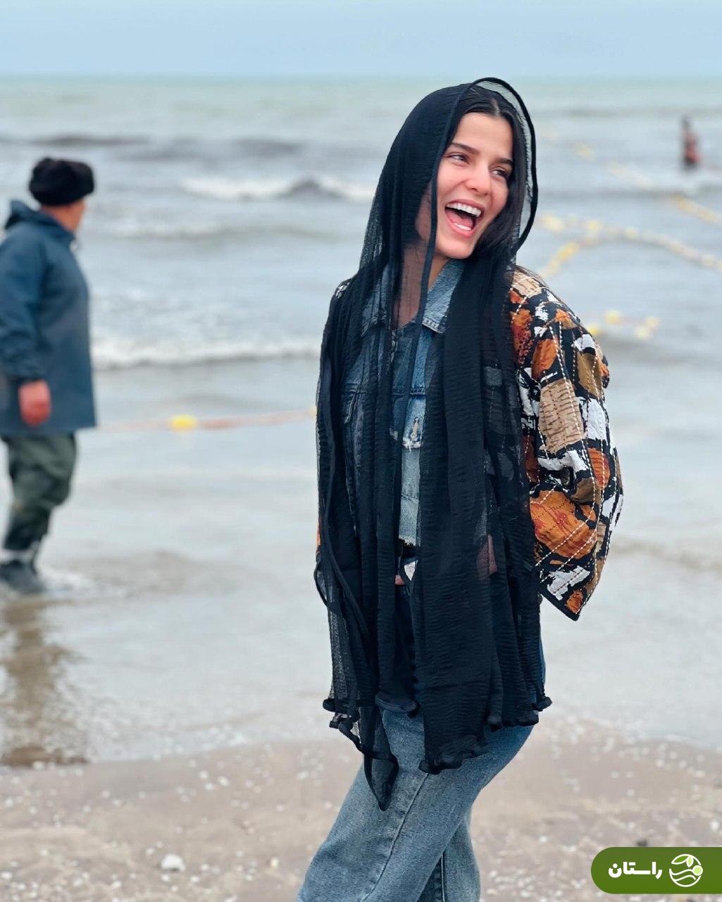تصاویری ساحلی غزاله اکرمی بازیگر نقش سوجان در نوروز ۱۴۰۴ تصاویری ساحلی غزاله اکرمی بازیگر نقش سوجان در نوروز ۱۴۰۴