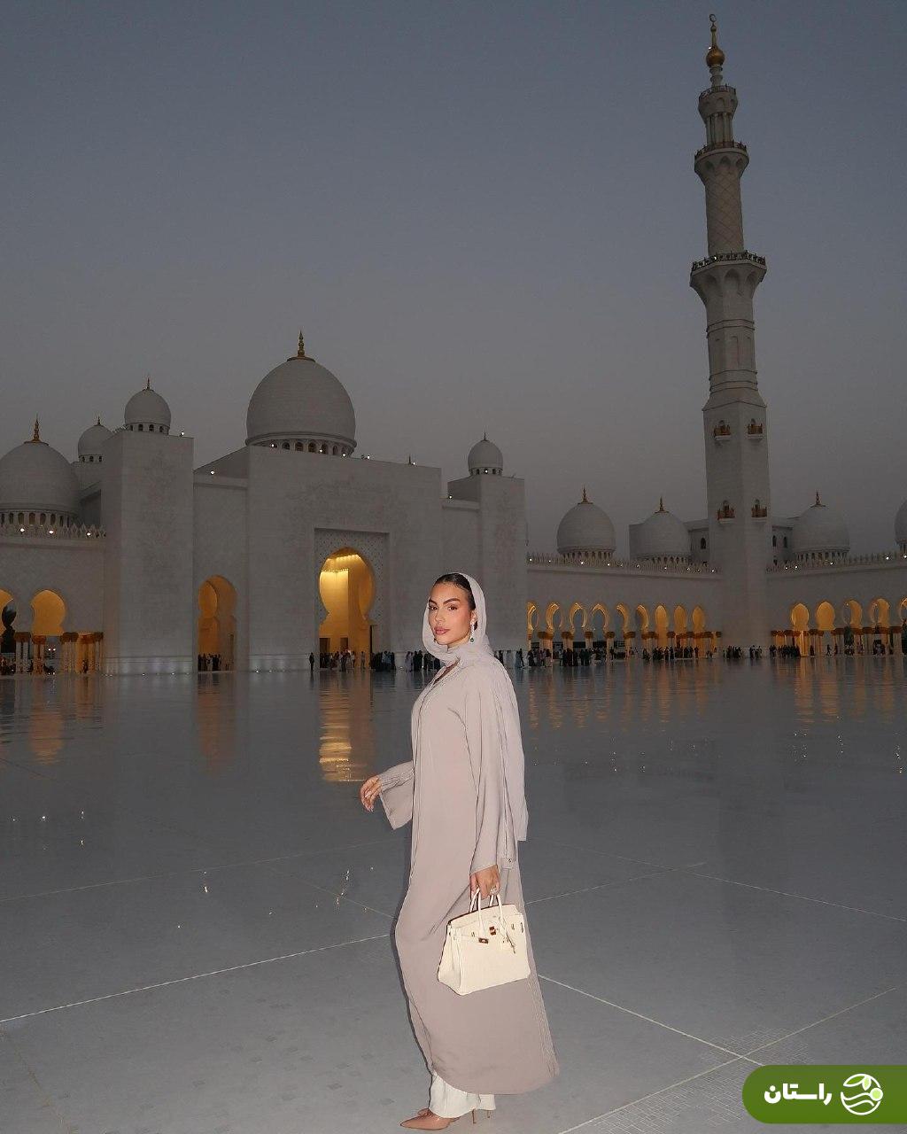 جورجینا رودریگز با پوشش اسلامی در مسجد شیح زاید