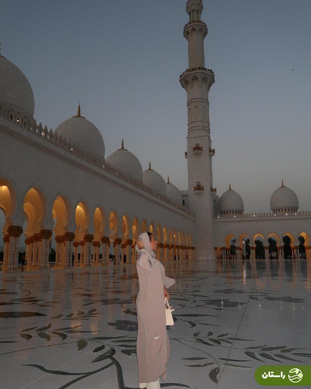 جورجینا رودریگز با پوشش اسلامی در مسجد شیح زاید