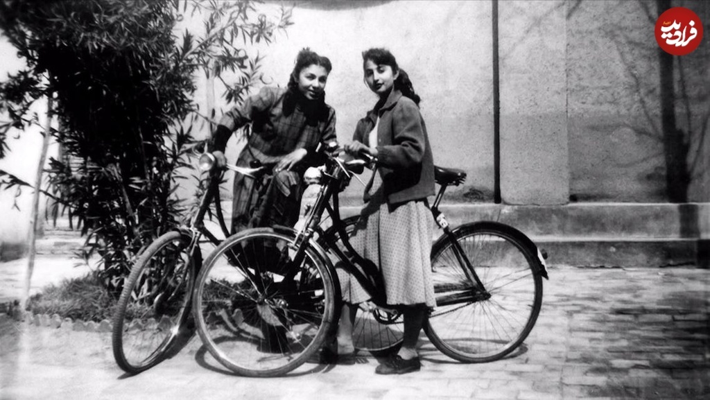 عکس | تونل زمان؛ دوچرخه‌سواری «فرح» ۱۶ ساله در کوچه‌های تهران