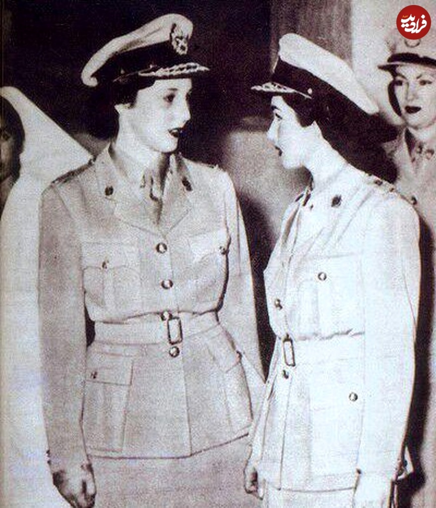 عکس | تونل زمان؛ «فوزیه و خواهرش فائزه» در لباس ارتش مصر؛ سال ۱۳۲۹