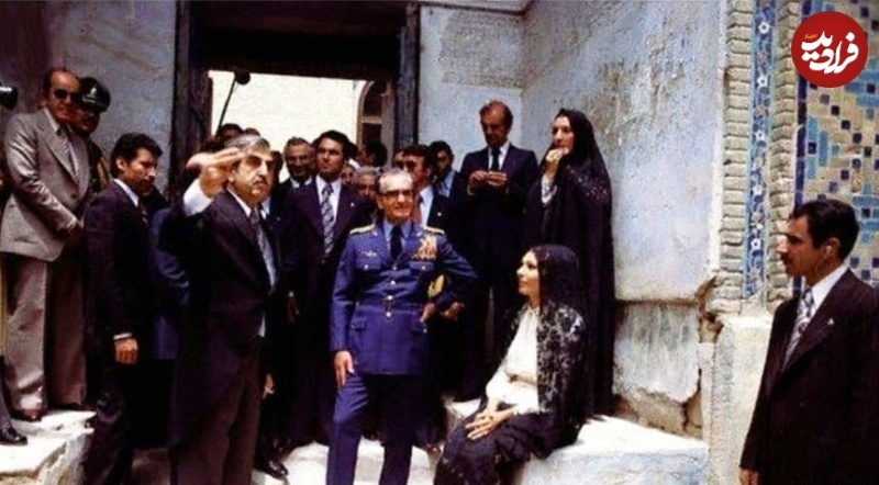 (عکس) تونل زمان؛ بازدید «فرح» و «محمدرضا پهلوی» از حرم امام رضا علیه‌السلام