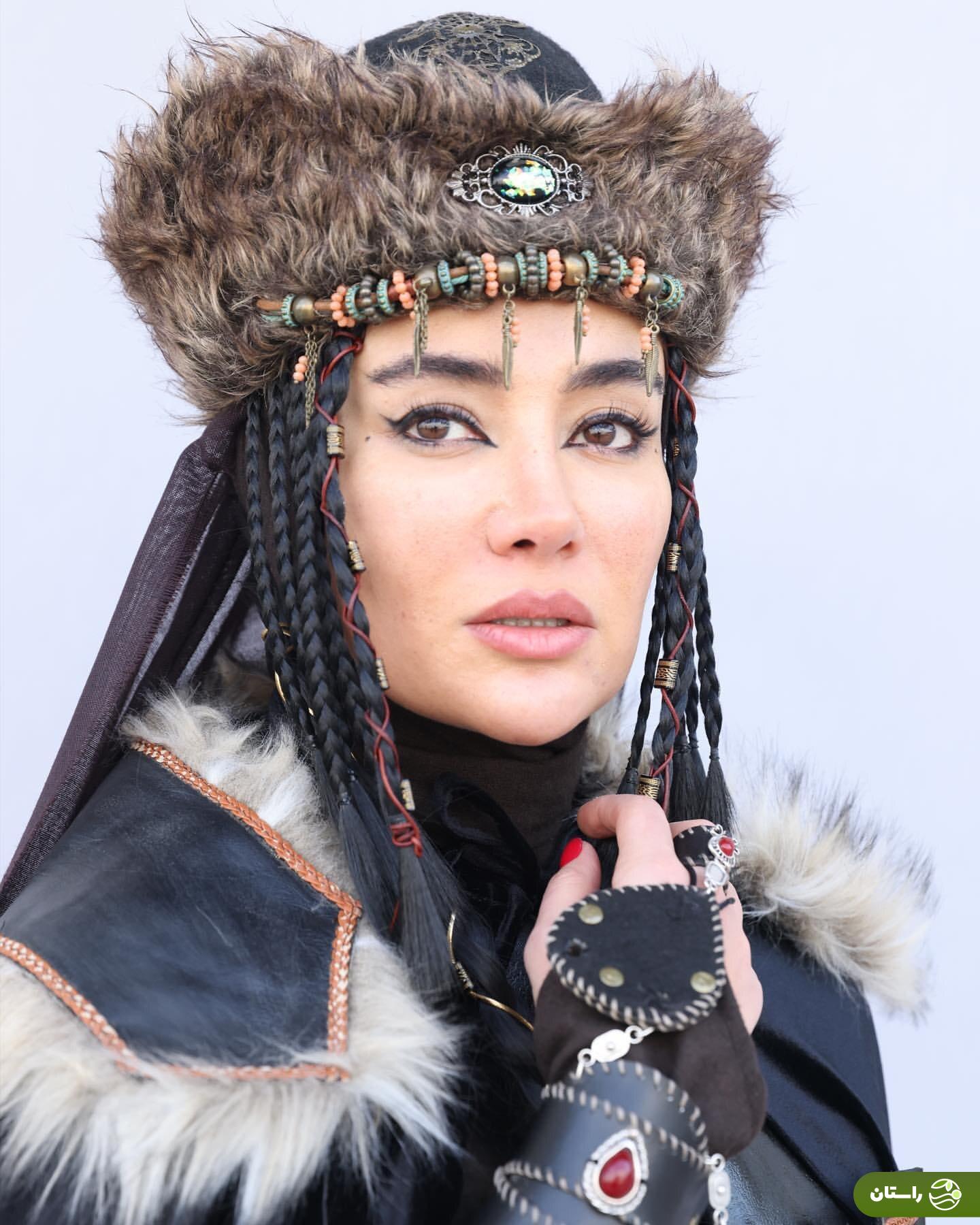  بیوگرافی بهاره افشاری، شایعات و حاشیه‌های؛ از ازدواج تا تقلب در برنامه مافیا + جدیدترین عکس‌های