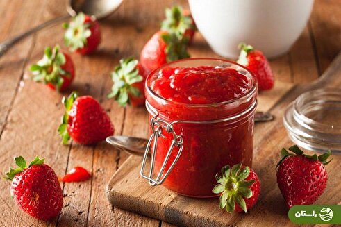 طرز تهیه مربای توت فرنگی خانگی و خوشمزه + فوت و فن‌های مربای شفاف، خوشرنگ و بدون شکرک