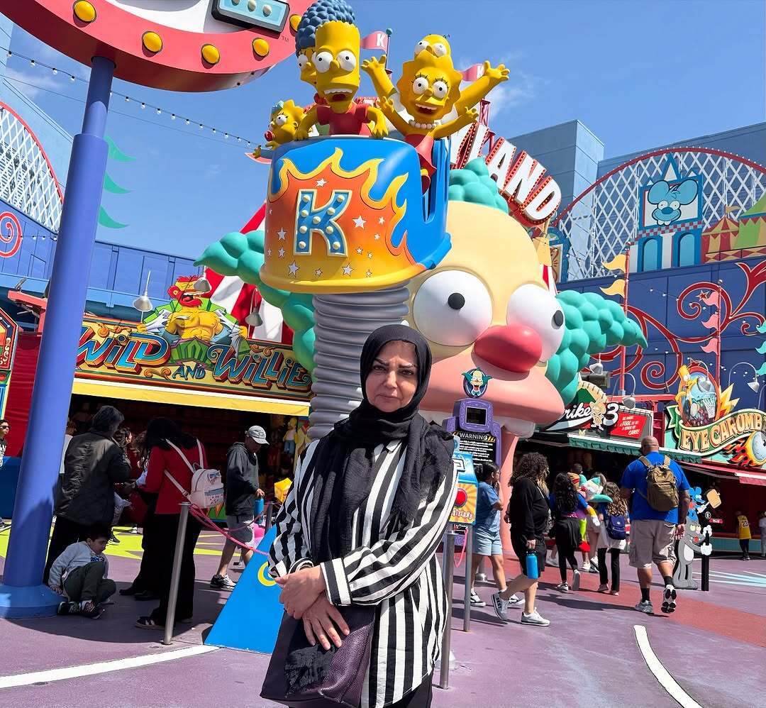 تصاویری از مجری محبوب دهه ۶۰ در دیزنی‌لند