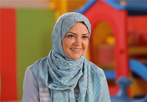 تصاویری از مجری محبوب دهه ۶۰ در دیزنی‌لند