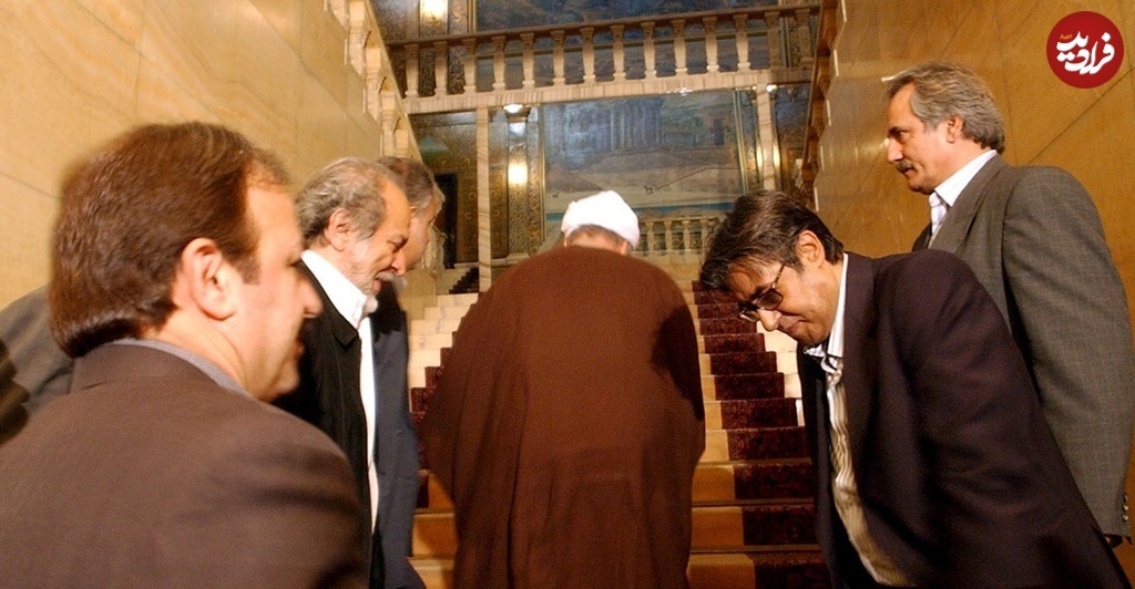 عکس | تونل زمان؛ تعظیم ایرج قادری و خسرو شکیبایی به «هاشمی رفسنجانی» در سال ۸۴ عکس | تونل زمان؛ تعظیم ایرج قادری و خسرو شکیبایی به «هاشمی رفسنجانی» در سال ۸۴