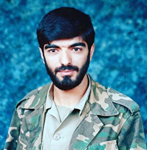 عکس | تونل زمان؛ سردار رادان با اسلحه جنگی در جوانی چند سال پس از انقلاب
