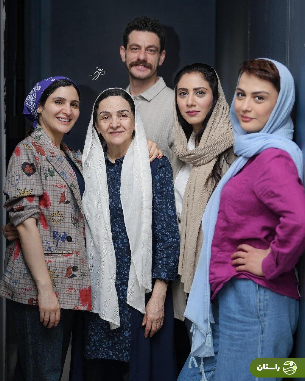 تصاویر | گلاب آدینه، مونا فرجاد، مارال فرجاد و نورا هاشمی در پشت صحنه نمایش «کتابخانه نیمه شب»