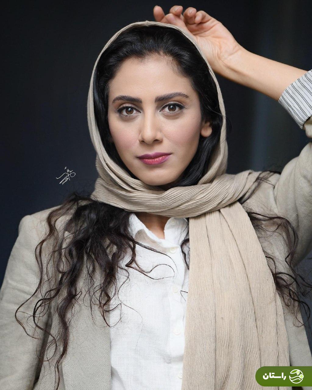 تصاویر | گلاب آدینه، مونا فرجاد، مارال فرجاد و نورا هاشمی در پشت صحنه نمایش «کتابخانه نیمه شب»