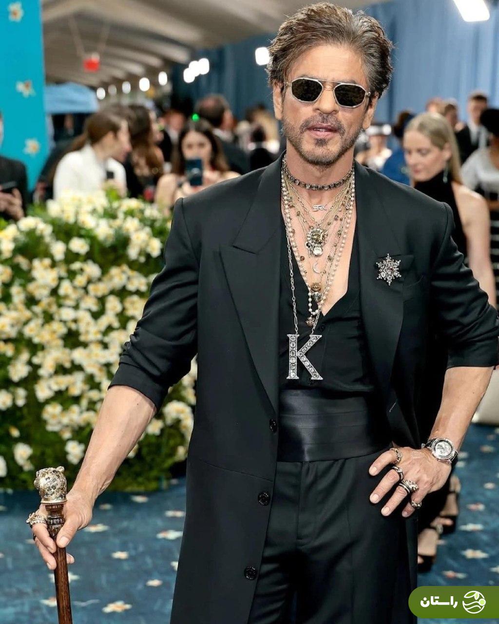 تصاویر | تیپ دیدنی شاهرخ خان برای اولین حضورش در مت‌گالا