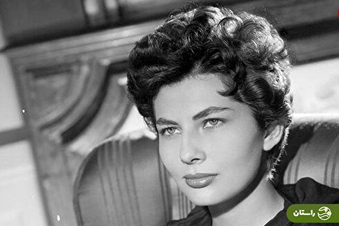 عکس | تونل زمان؛ ثریا اسفندیاری در حال گفت‌و‌گو با شعبان بی‌مخ؛ سال ۱۳۳۲