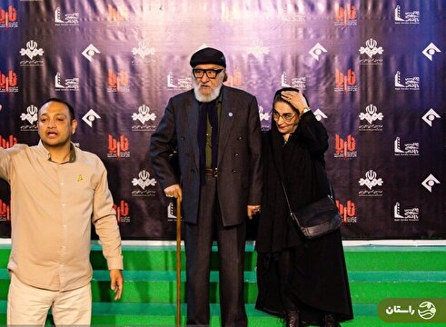 ویدئو |‌ قاب عاشقانه داریوش ارجمند و همسرش در مراسم افتتاحیه سریال «ناریا»