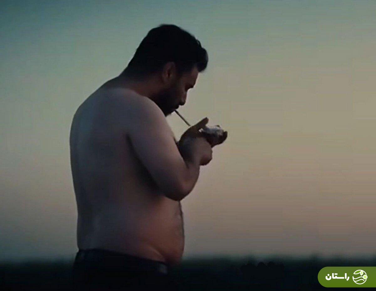 واکنشها به نمایش اندام نیمهبرهنه جواد عزتی در سریال «وحشی» + عکس واکنشها به نمایش اندام نیمهبرهنه جواد عزتی در سریال «وحشی» + عکس