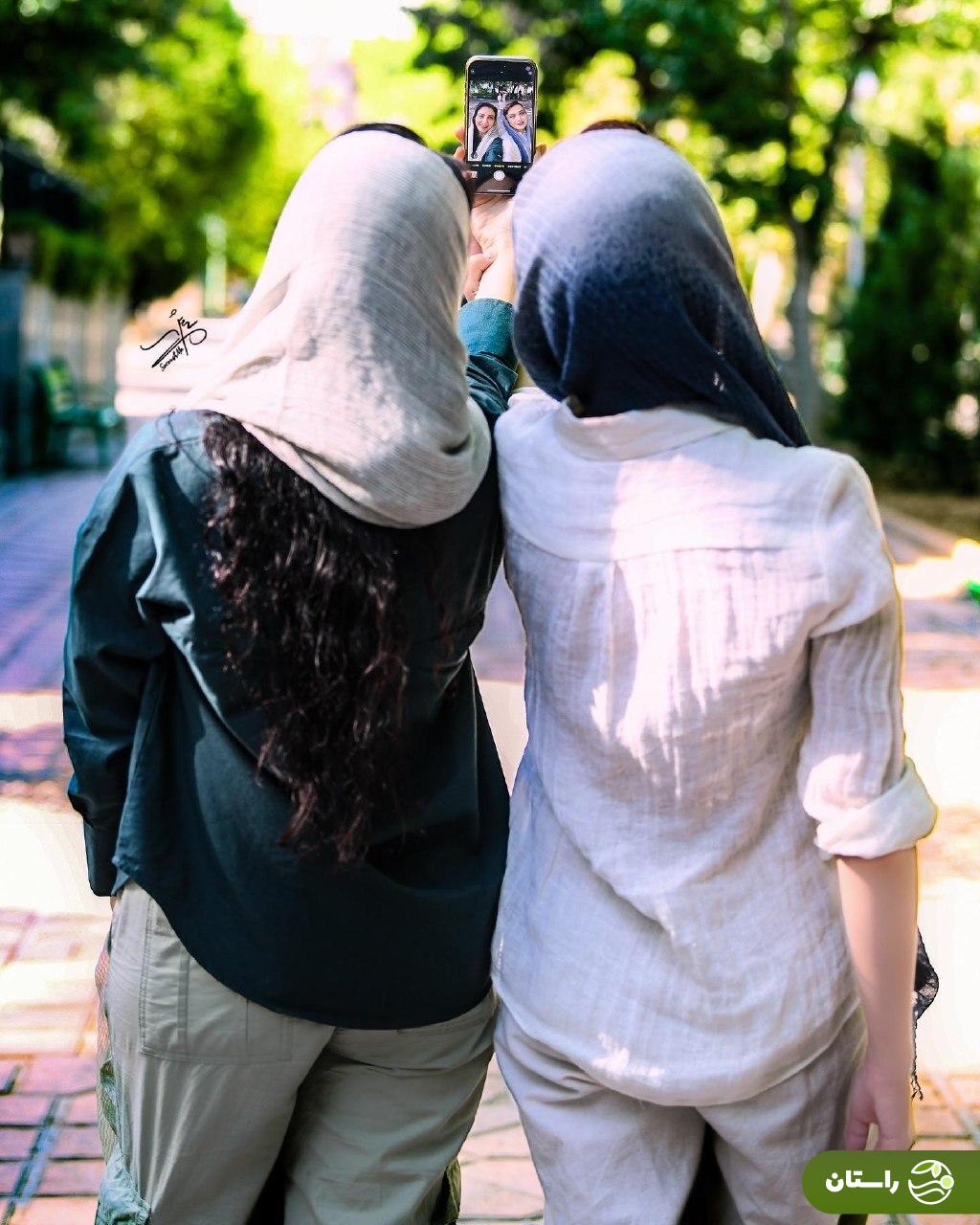 تصاویر زیبا و جذاب دو نفره از مارال و مونا فرجاد