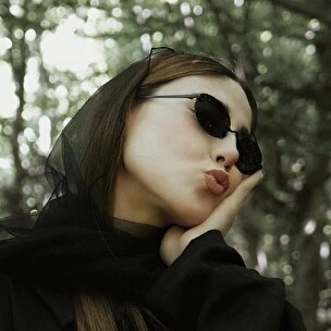 عکس | ژست‌های ناهید کیانی در طبیعت‌گردی