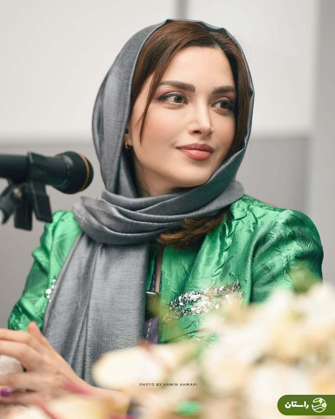 تصاوی | استایل بهنوش طباطبایی در جشن امضای کتاب «سووشون» در نمایشگاه کتاب