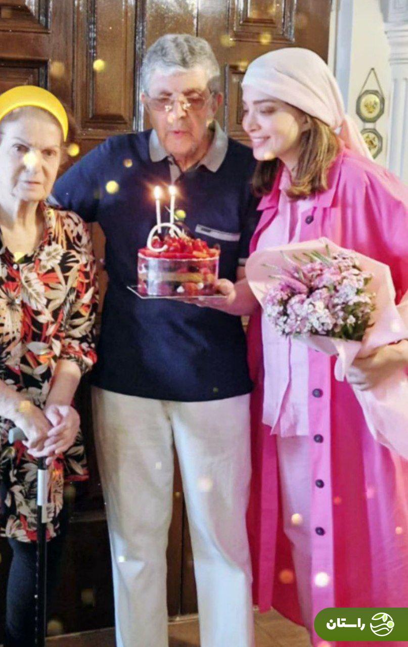 عکس | بهنوش طباطبایی در روز تولدش از پدر و مادرش رونمایی کرد با یک کلیک تولد عکس | بهنوش طباطبایی در روز تولدش از پدر و مادرش رونمایی کرد با یک کلیک تولد