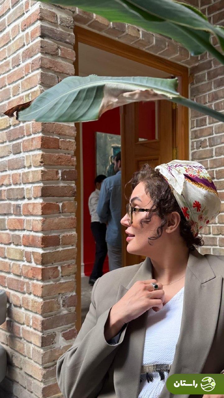 عکس | تیپ متفاوت الناز شاکردوست در یک کافه