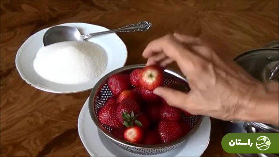 طرز تهیه مربای توت فرنگی خوشمزه + فوت و فن‌های  مربای شفاف و خوشرنگ