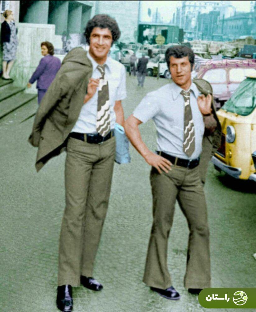 عکس | تونل زمان؛ علی پروین و «حاج قاسم» با کروات و شلوار دم پا گشاد در ایتالیا سال ۱۳۵۱ عکس | تونل زمان؛ علی پروین و «حاج قاسم» با کروات و شلوار دم پا گشاد در ایتالیا سال ۱۳۵۱